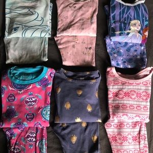 Girl’s pjs size 6 (six sets)